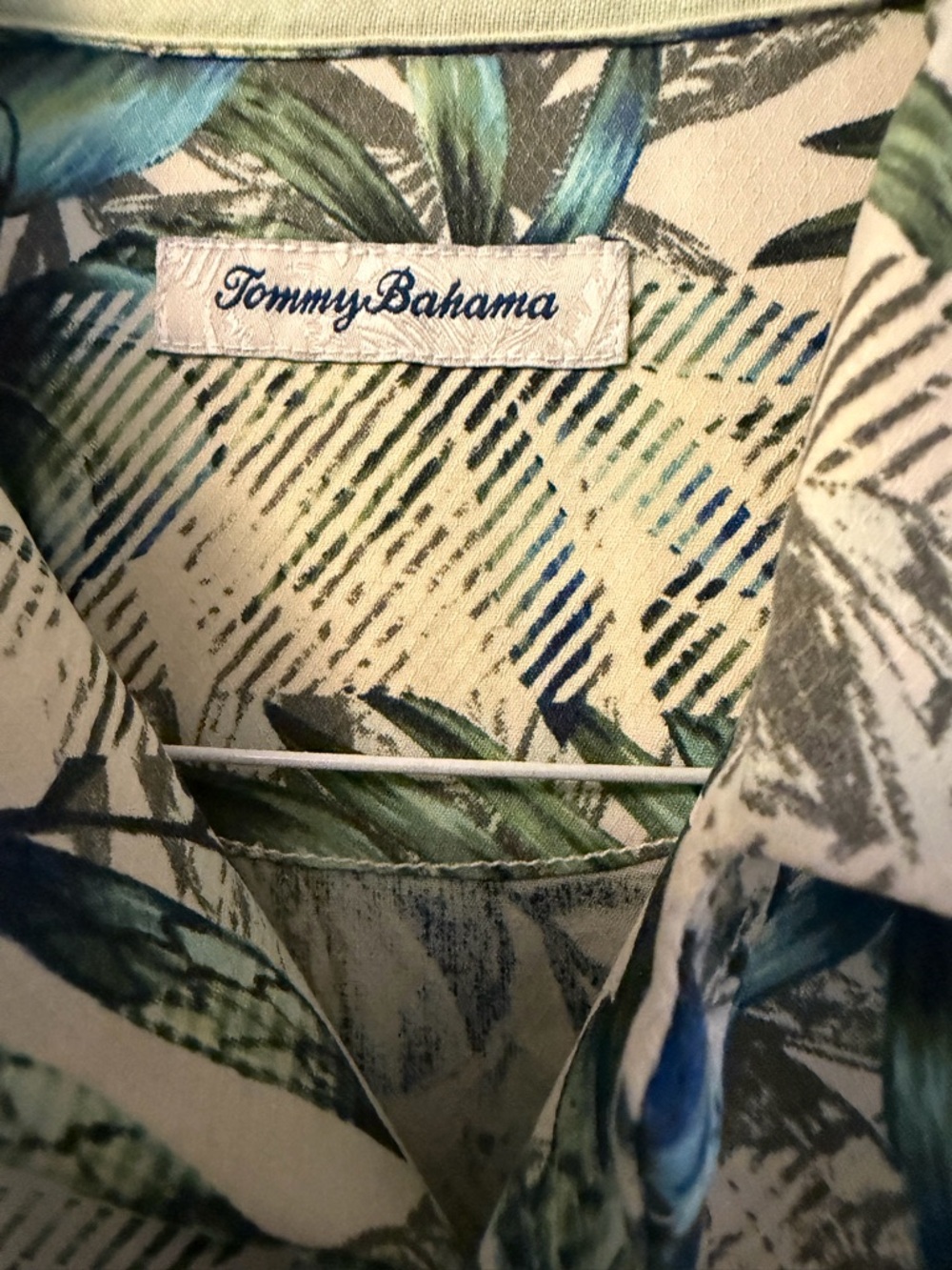 Tommy Bahama Short-Sleeve Tropical Leaf Button-Down Shirt - Green & Blue size M - Picture 3 of 7